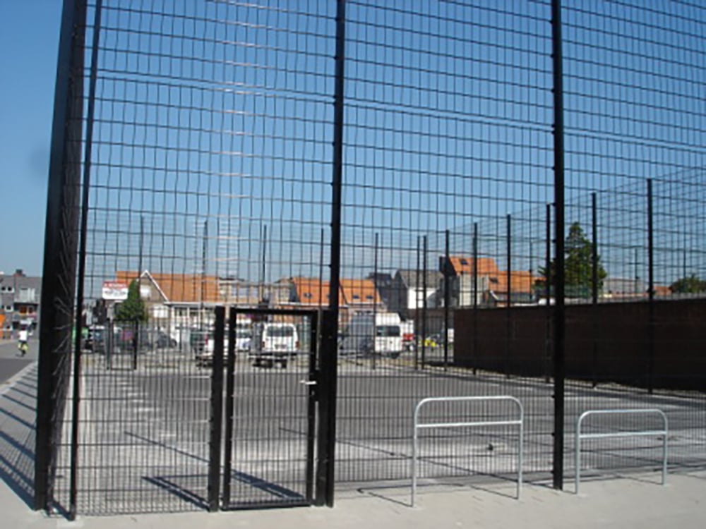 A photo of a Bekasport BBEKASPORT FENCE AROUND A BASKETBALL FIELD in SINT-NIKLAAS