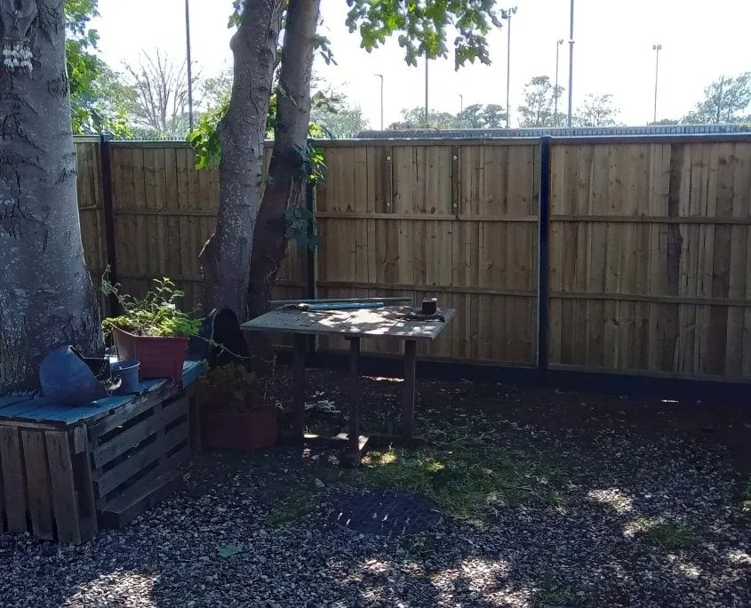 Knight Fencing gives local charity Stonepillow a helping hand