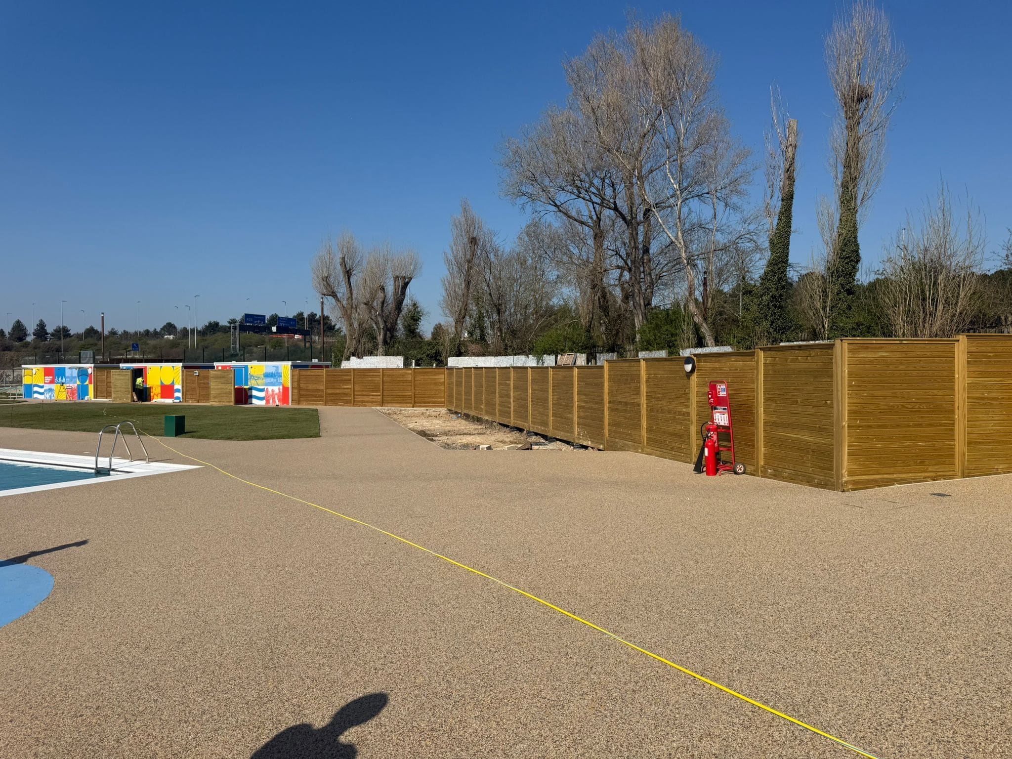 2.0m high Jacksons tongue and groove fencing and marine-coated mesh gates at Hilsea Lido