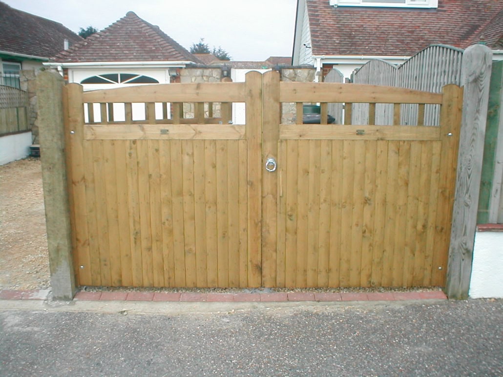 made-to-measure arched goodwood entrance gates