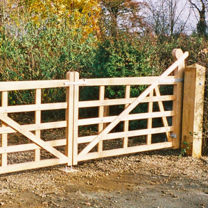 Residential Fencing & Gates | Home Fencing | Knight Fencing